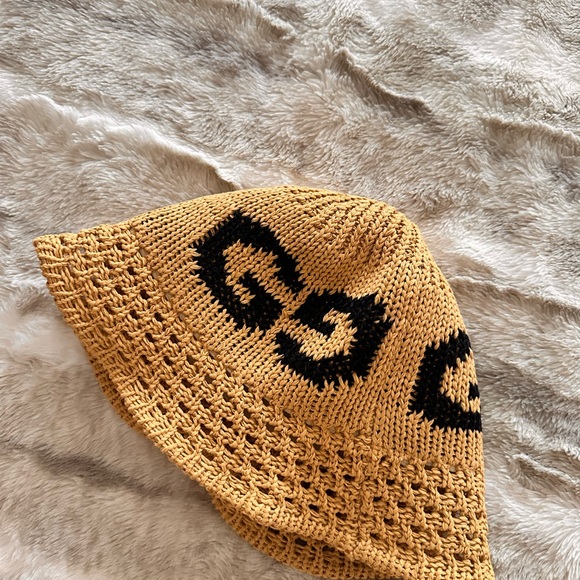 Accessories - Cute Knit Crochet Bucket Hat - Tan and Black
